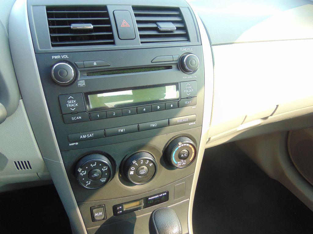 2010 Toyota Corolla Image 19