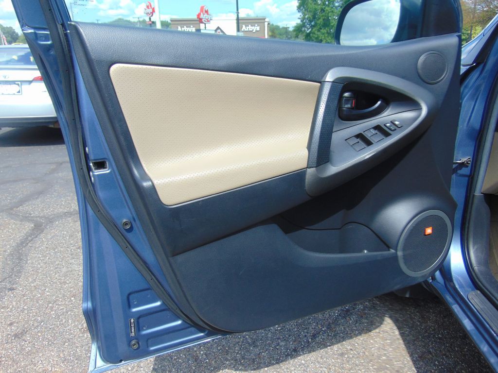 2011 Toyota Rav4 Image 22
