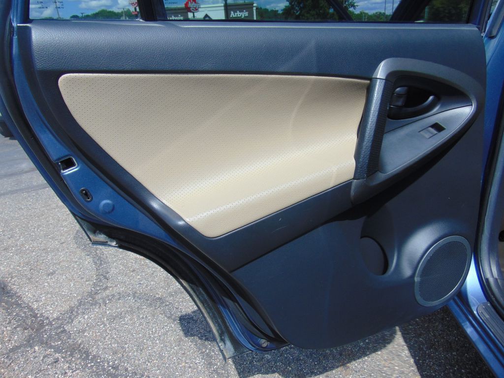 2011 Toyota Rav4 Image 23