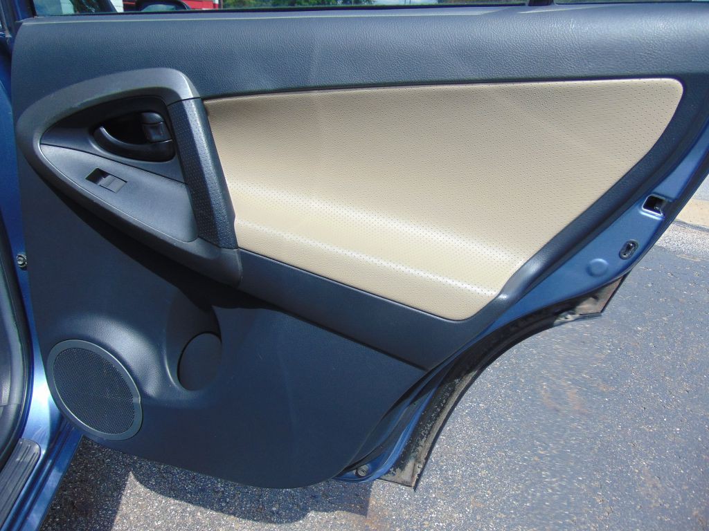 2011 Toyota Rav4 Image 24