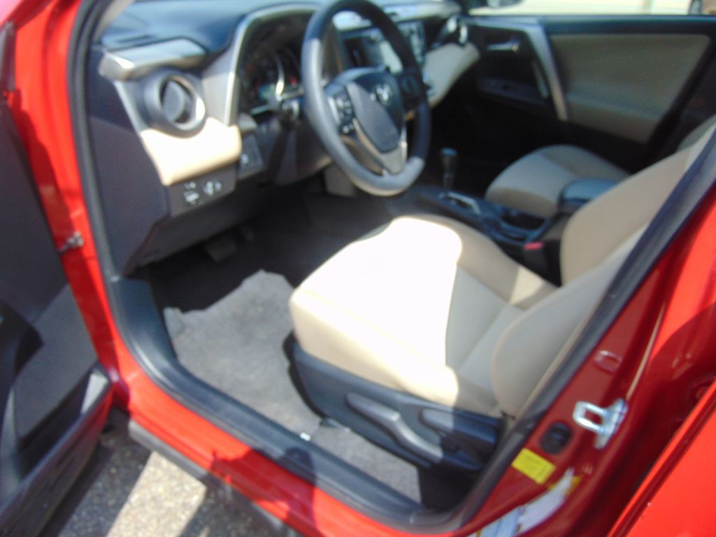2015 Toyota Rav4 Image 2