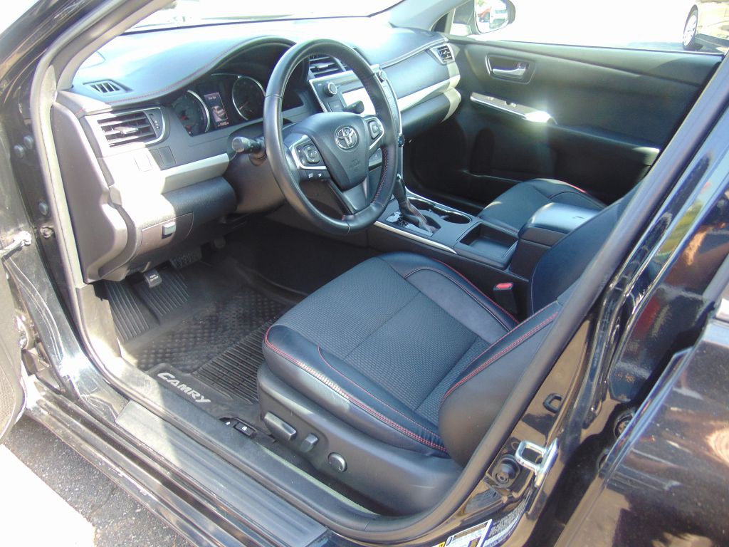 2016 Toyota Camry Image 2
