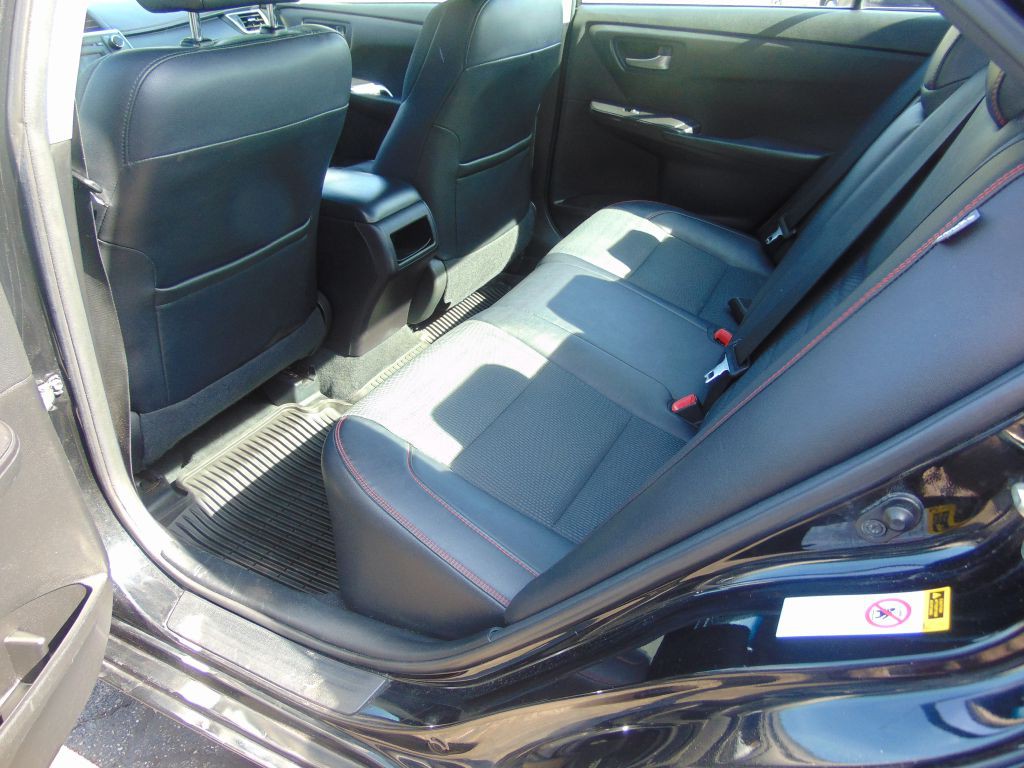 2016 Toyota Camry Image 3