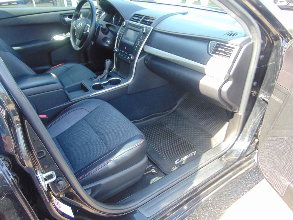 2016 Toyota Camry Image 5