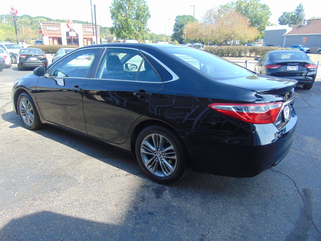 2016 Toyota Camry Image 8