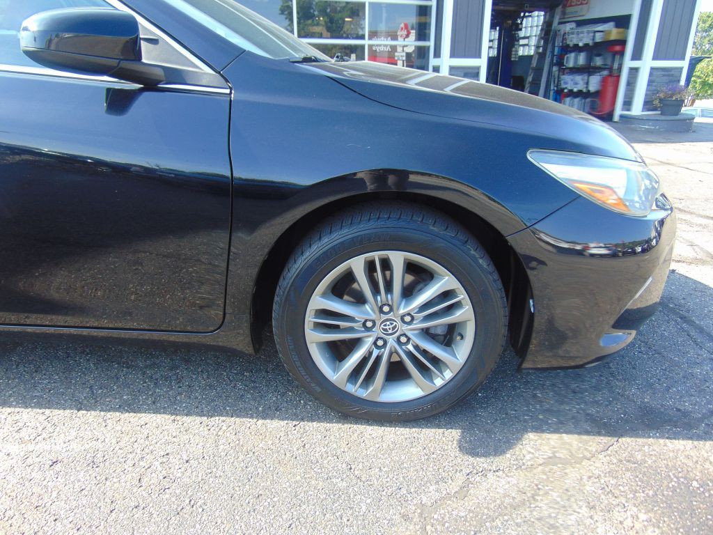 2016 Toyota Camry Image 11