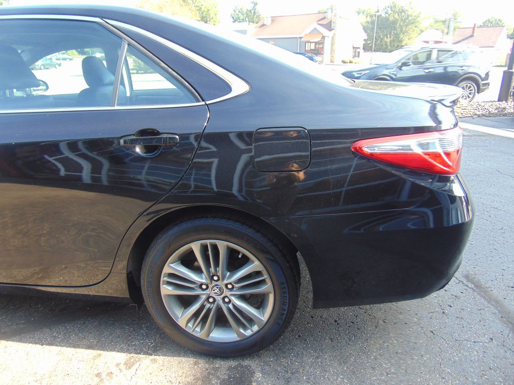 2016 Toyota Camry Image 13