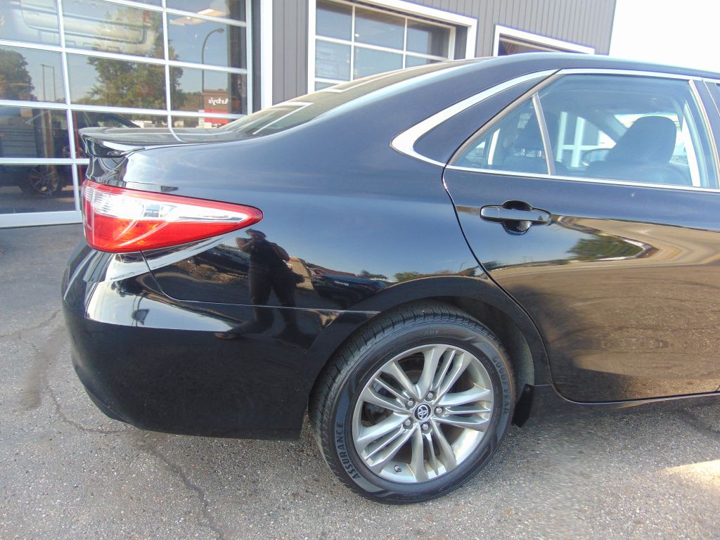 2016 Toyota Camry Image 14