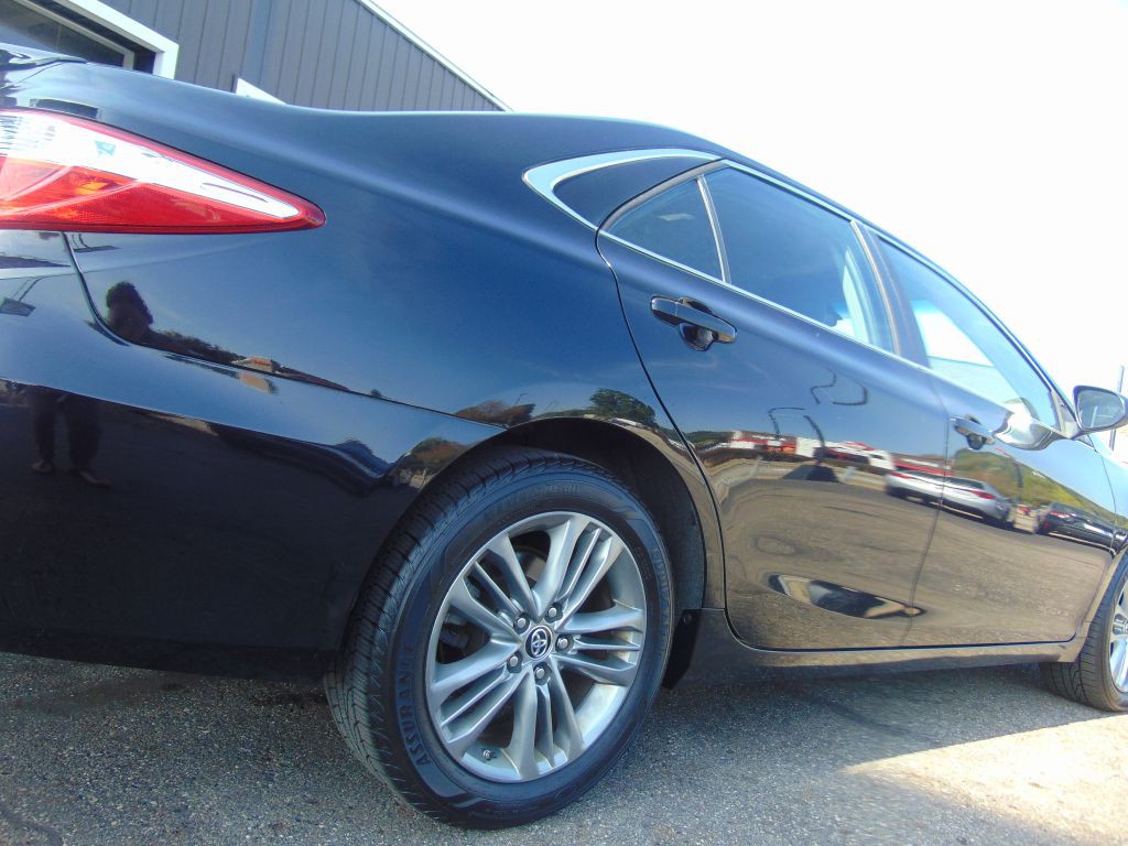 2016 Toyota Camry Image 15