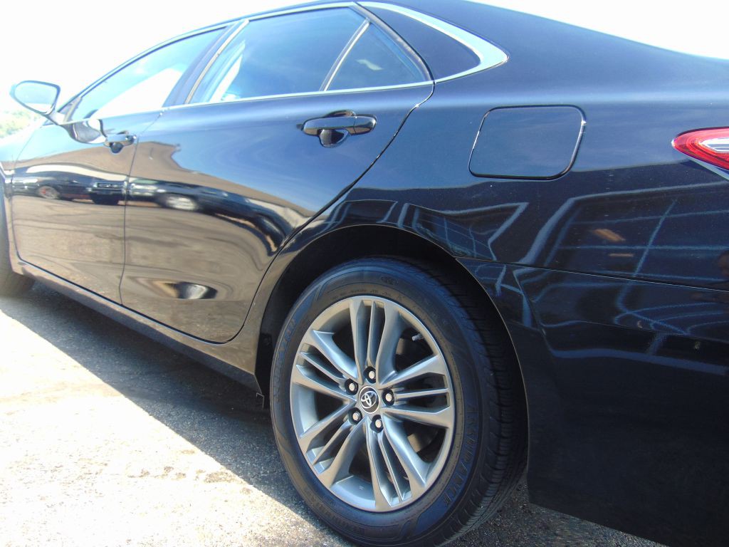 2016 Toyota Camry Image 16