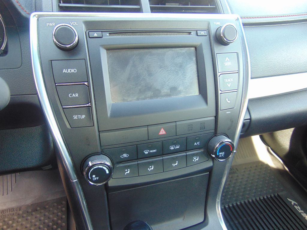 2016 Toyota Camry Image 20