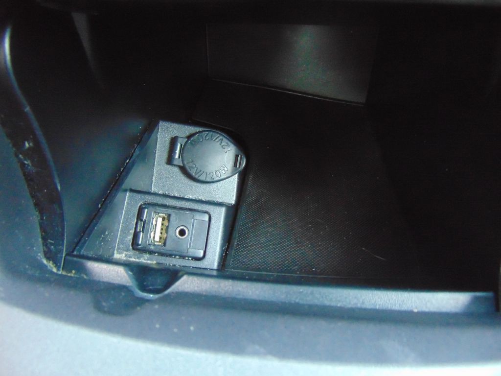 2016 Toyota Camry Image 21