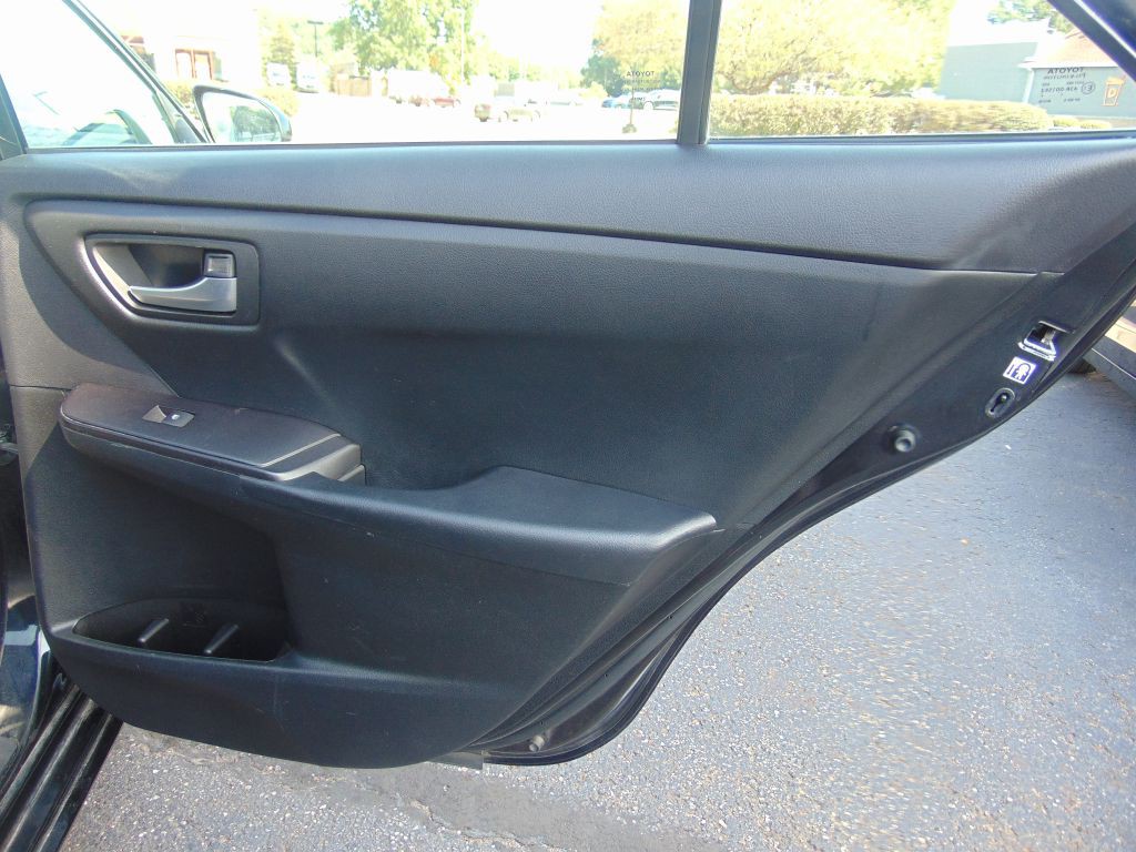 2016 Toyota Camry Image 25