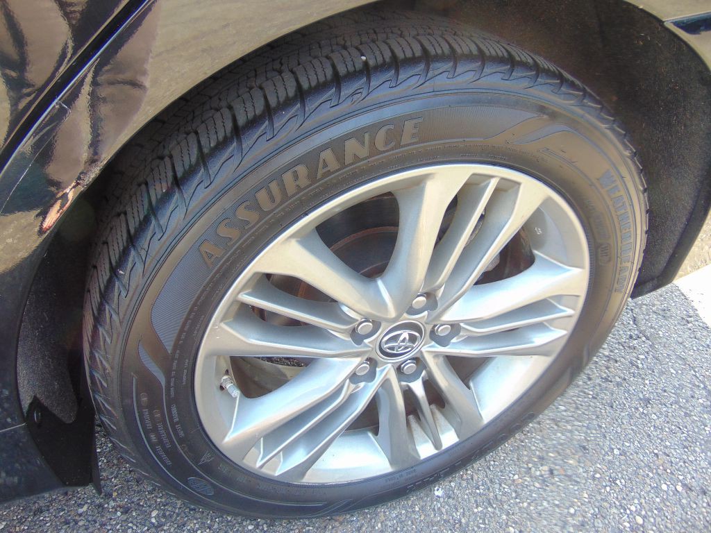 2016 Toyota Camry Image 28