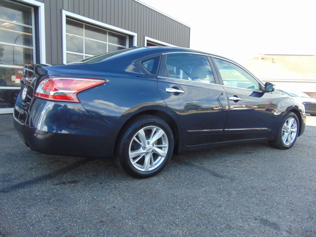 2014 Nissan Altima Image 10