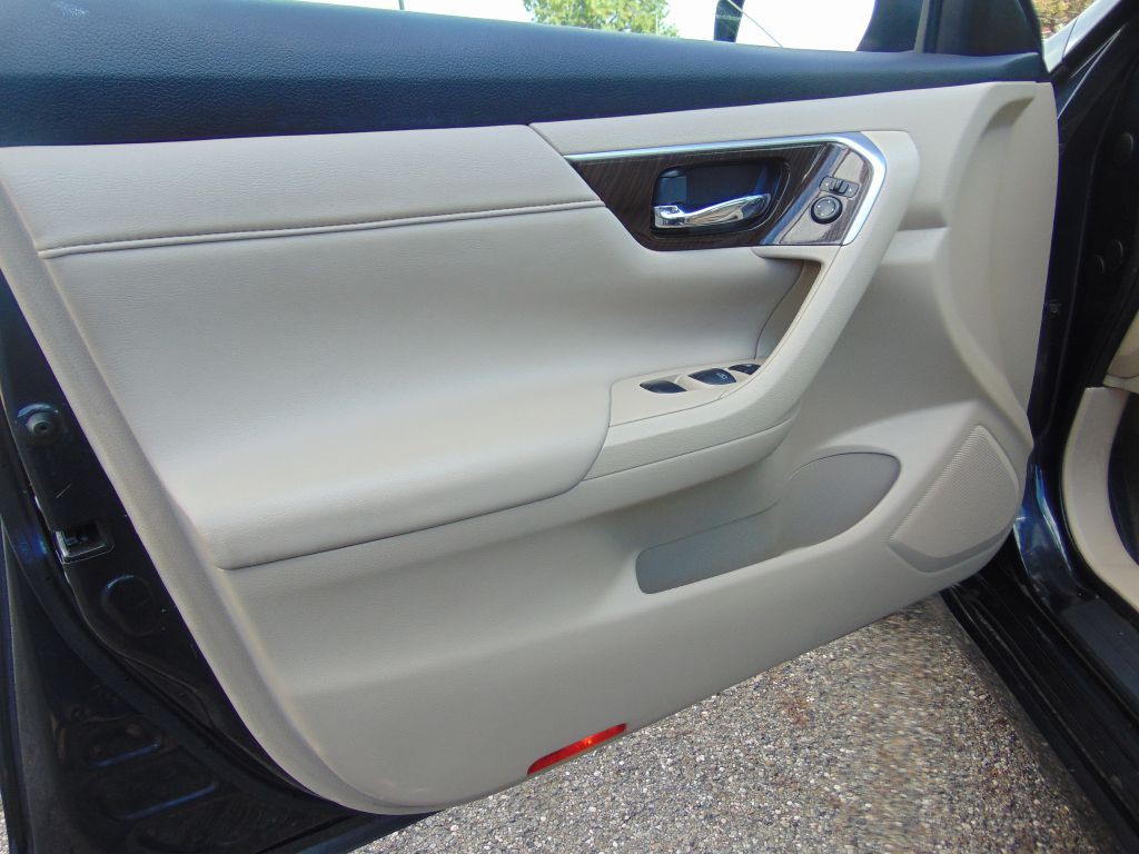 2014 Nissan Altima Image 25