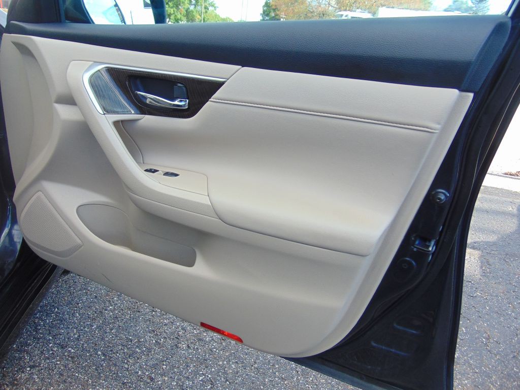 2014 Nissan Altima Image 28