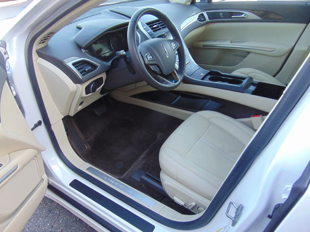 2015 Lincoln MKZ Image 2