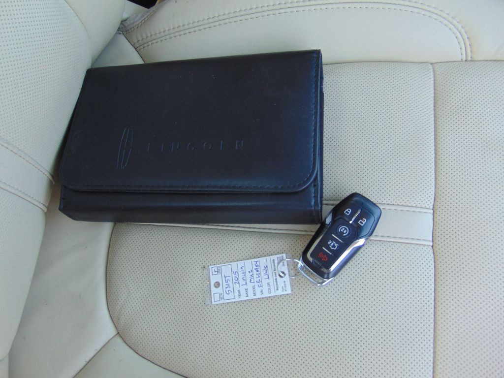 2015 Lincoln MKZ Image 10
