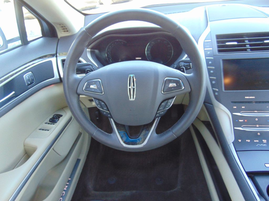 2015 Lincoln MKZ Image 18