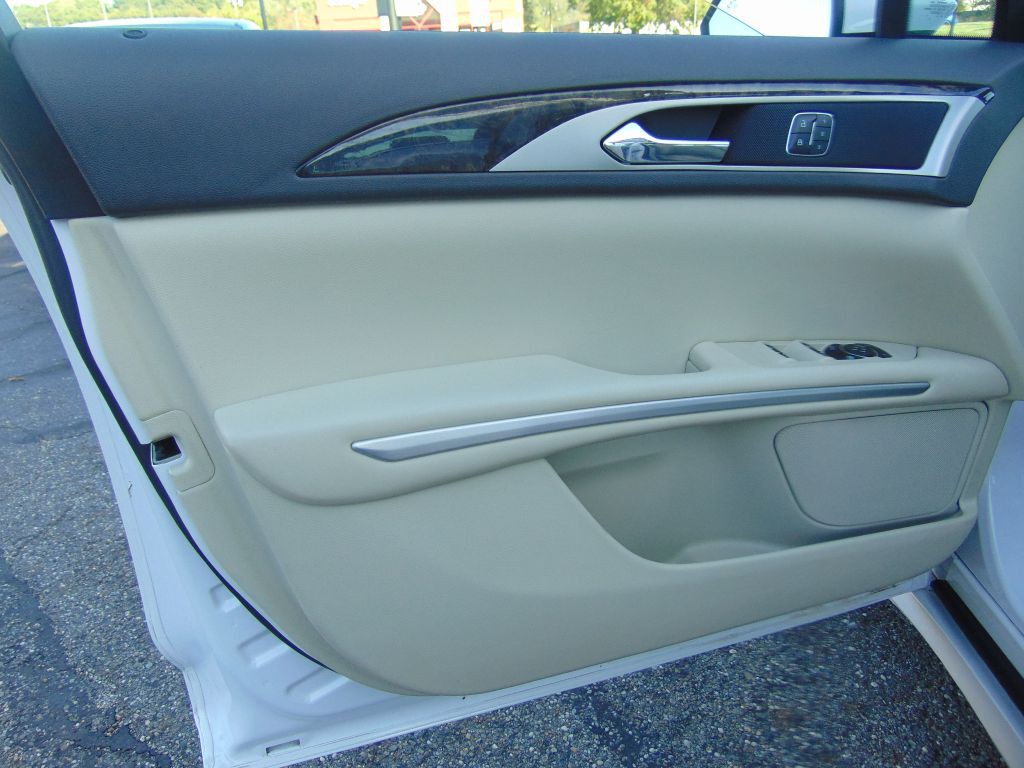 2015 Lincoln MKZ Image 24