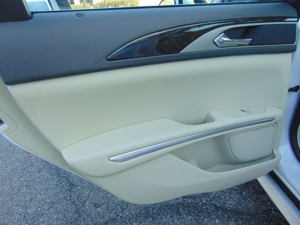 2015 Lincoln MKZ Image 25