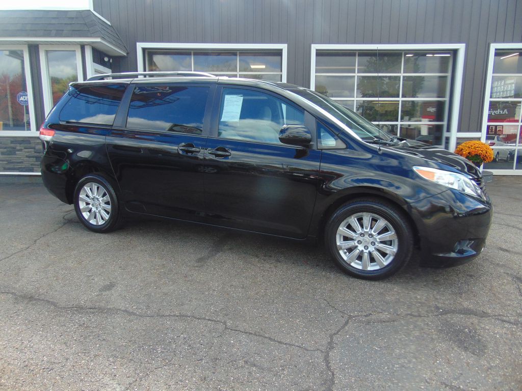 2011 Toyota Sienna Image 1