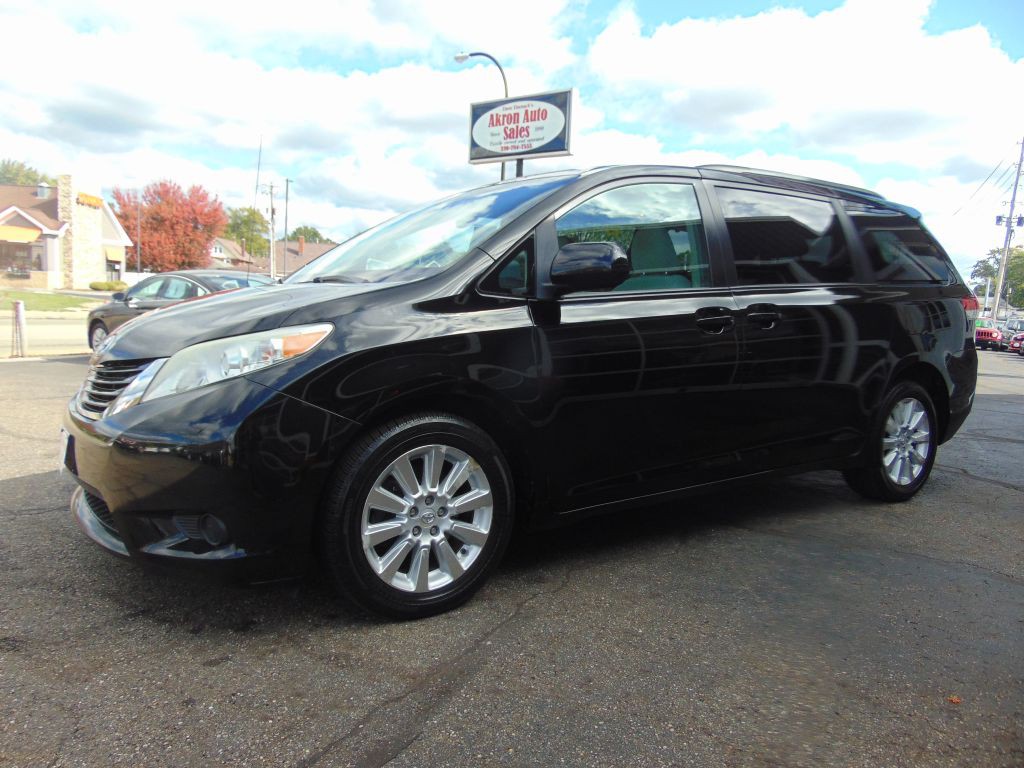2011 Toyota Sienna Image 8