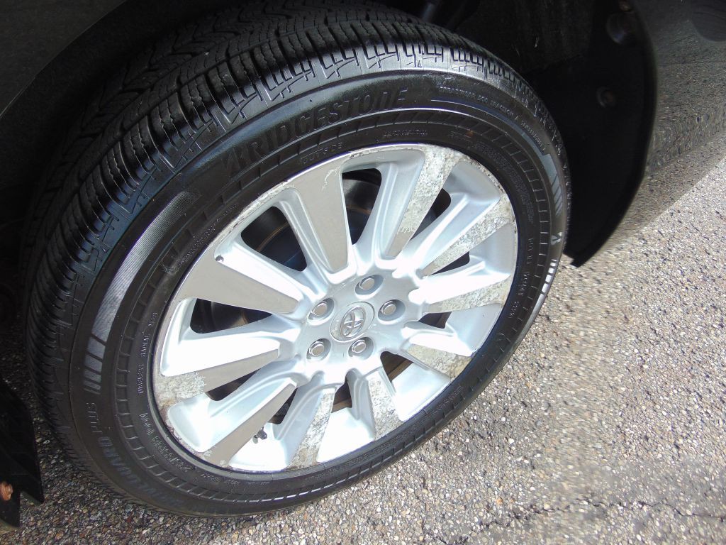 2011 Toyota Sienna Image 25