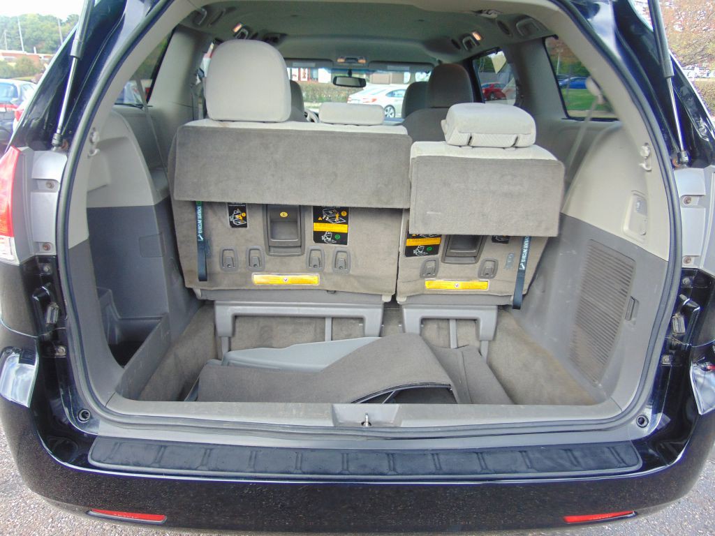 2011 Toyota Sienna Image 31