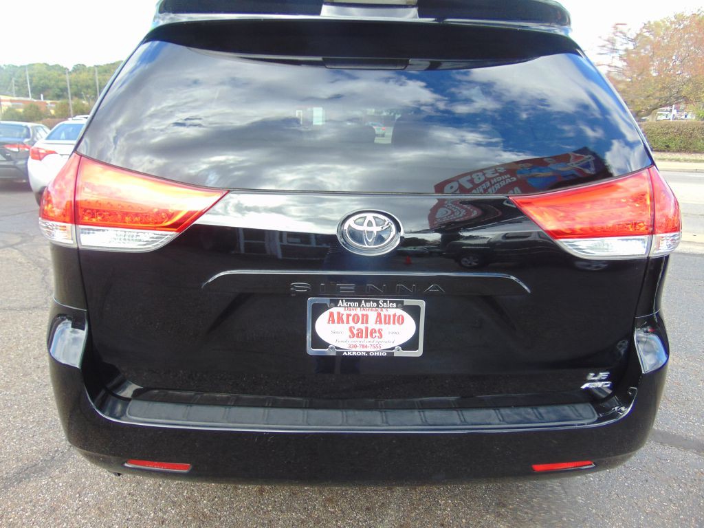 2011 Toyota Sienna Image 32