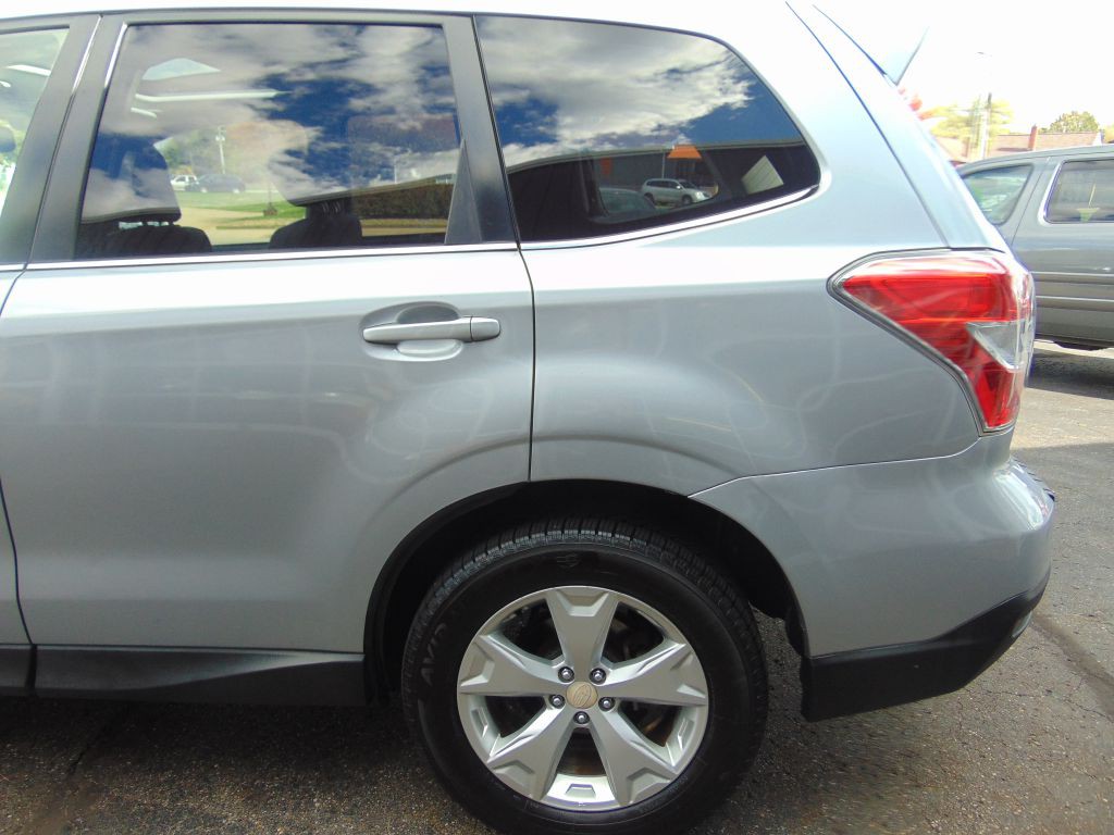2014 Subaru Forester Image 13