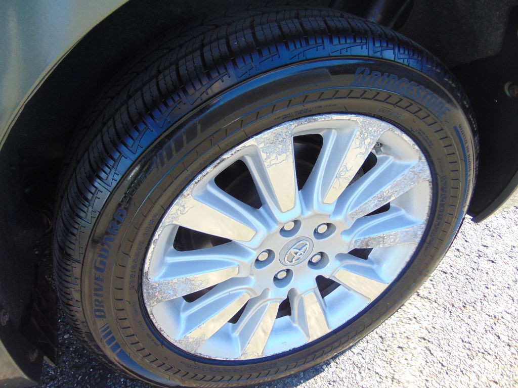 2011 Toyota Sienna Image 24