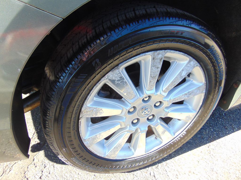 2011 Toyota Sienna Image 25