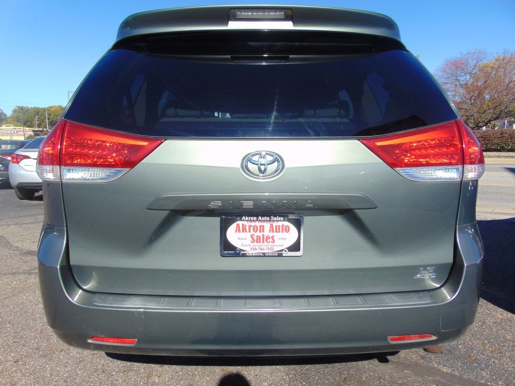 2011 Toyota Sienna Image 32