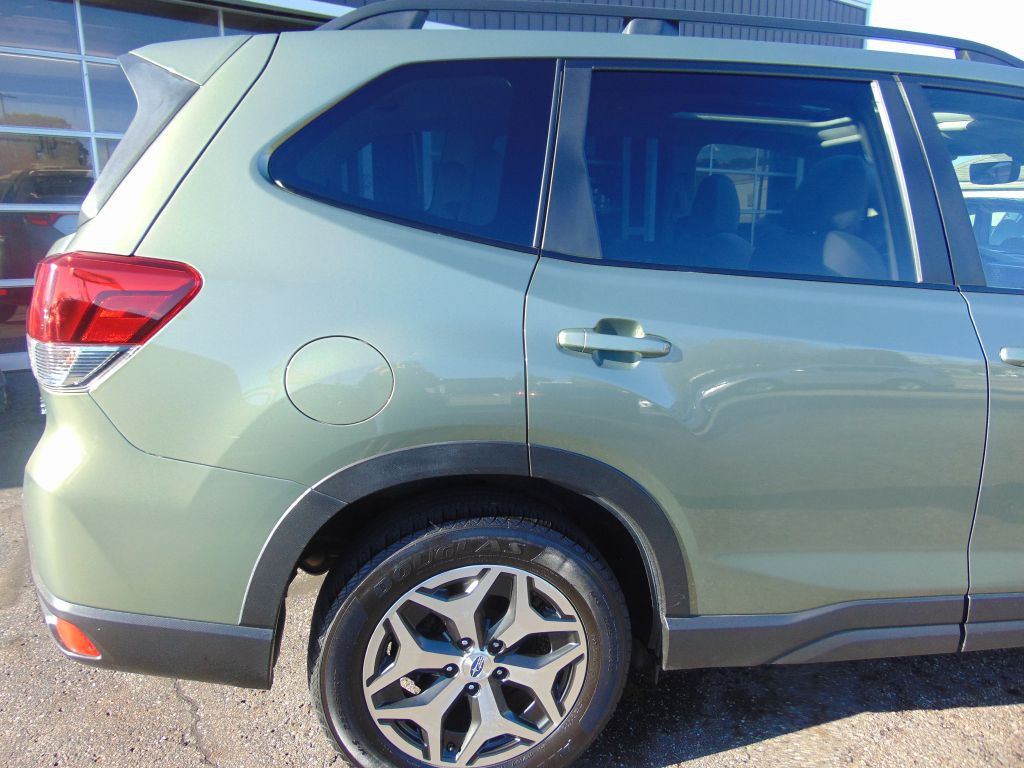 2019 Subaru Forester Image 14