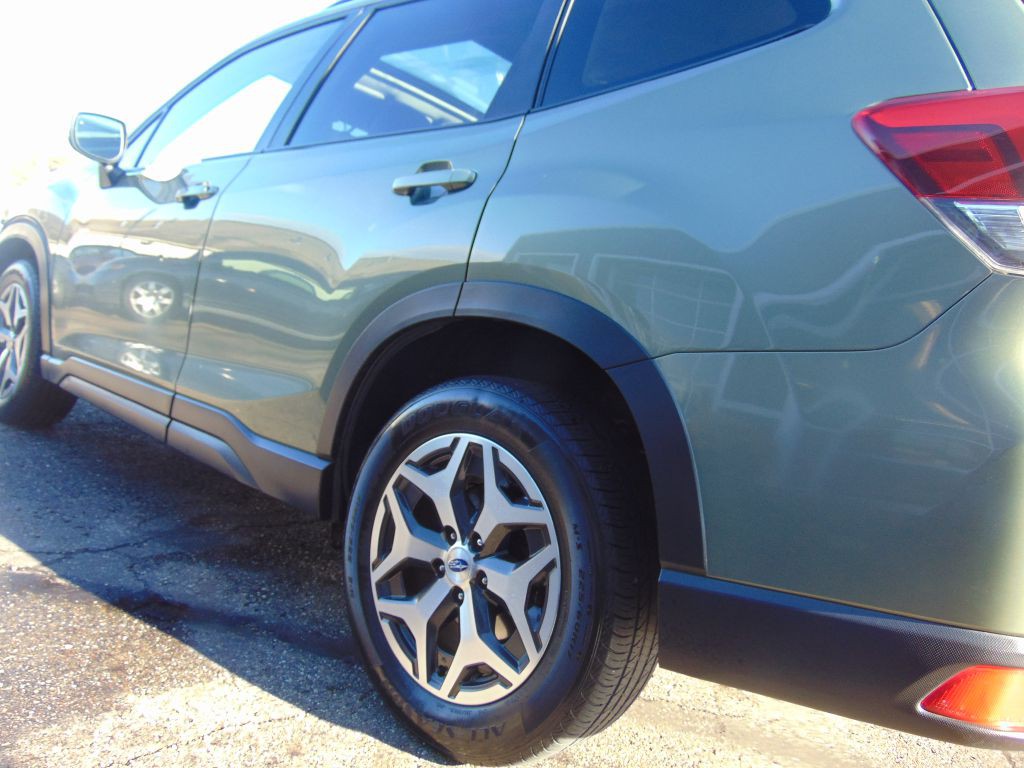 2019 Subaru Forester Image 16