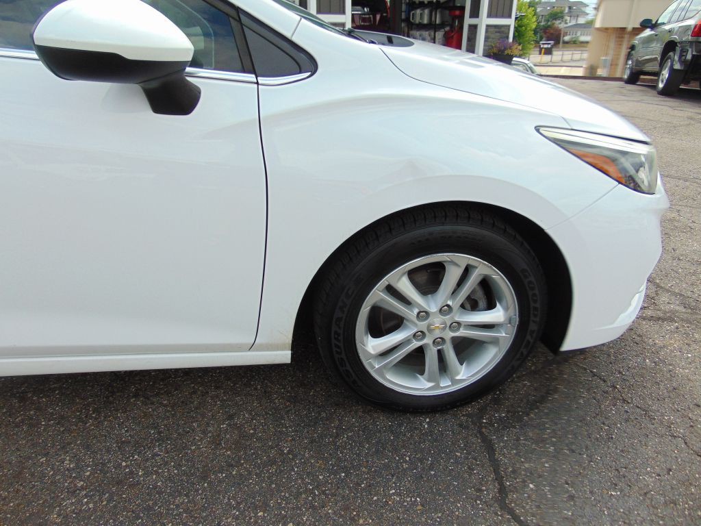 2017 Chevrolet Cruze Image 11