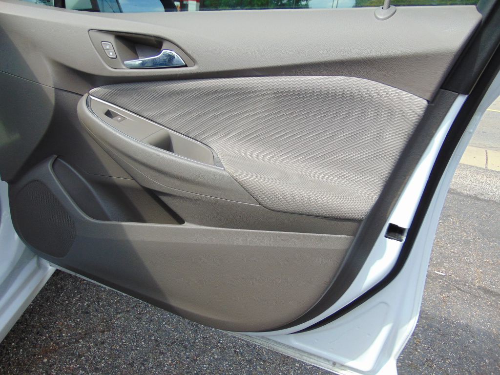 2017 Chevrolet Cruze Image 23