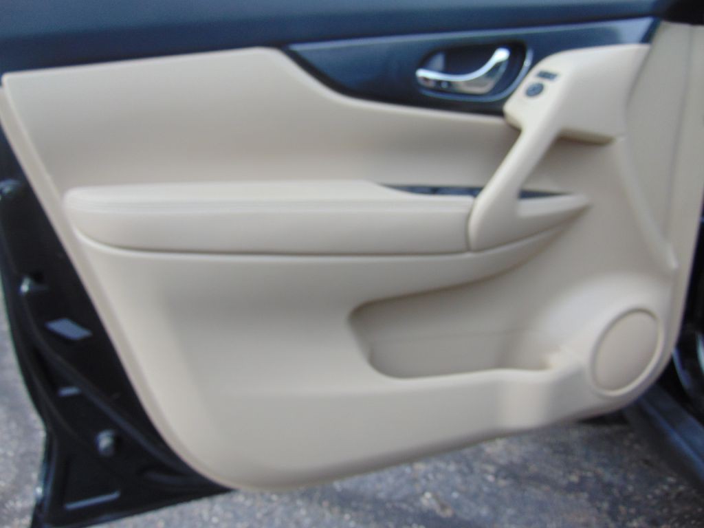 2015 Nissan Rogue Image 28