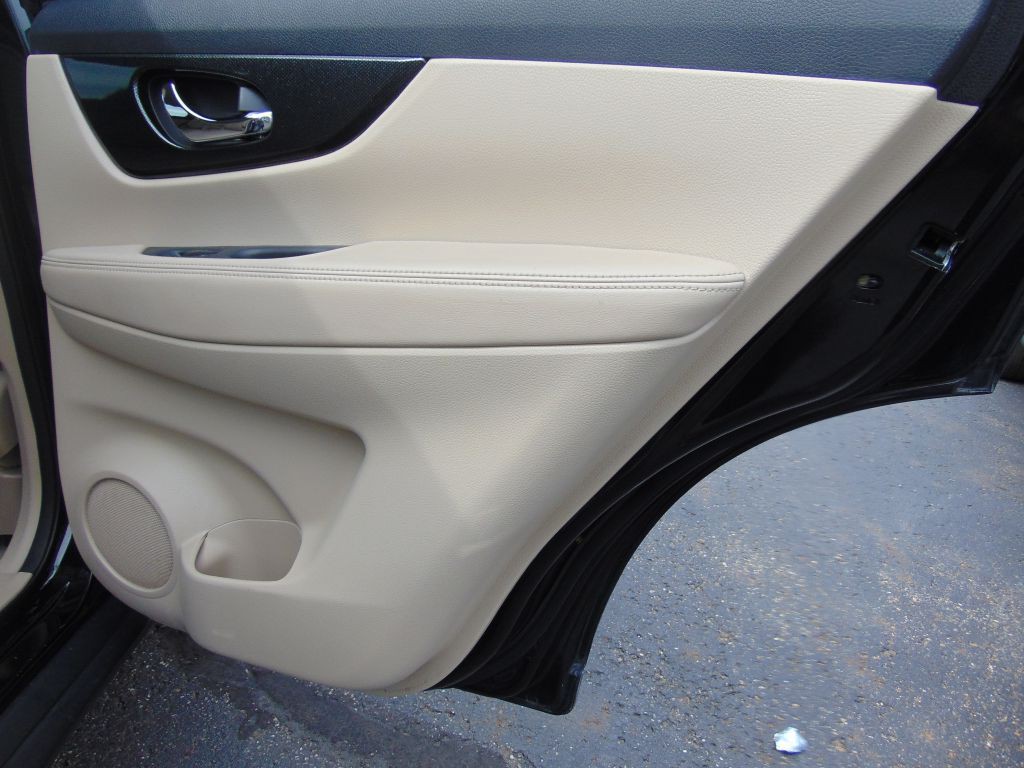 2015 Nissan Rogue Image 30