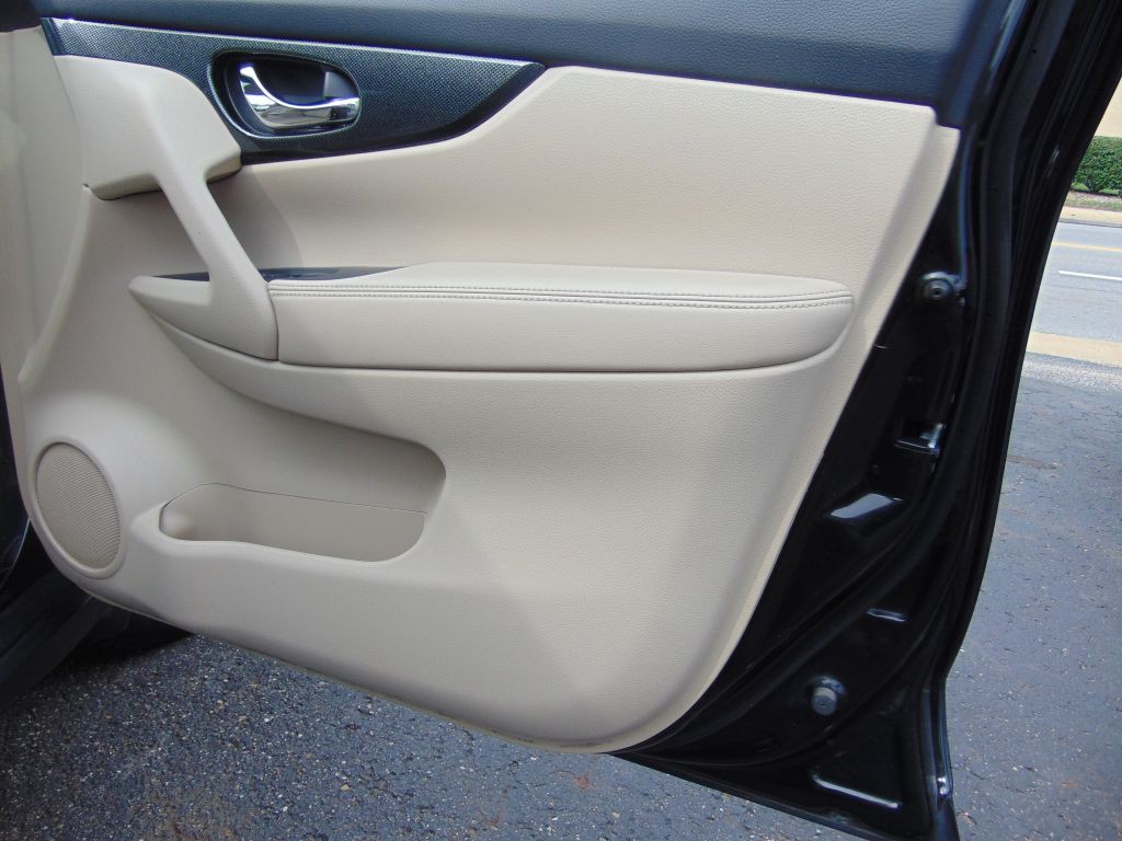 2015 Nissan Rogue Image 31