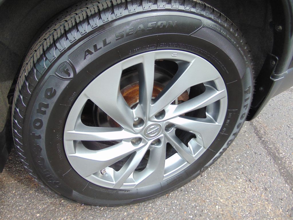 2015 Nissan Rogue Image 33