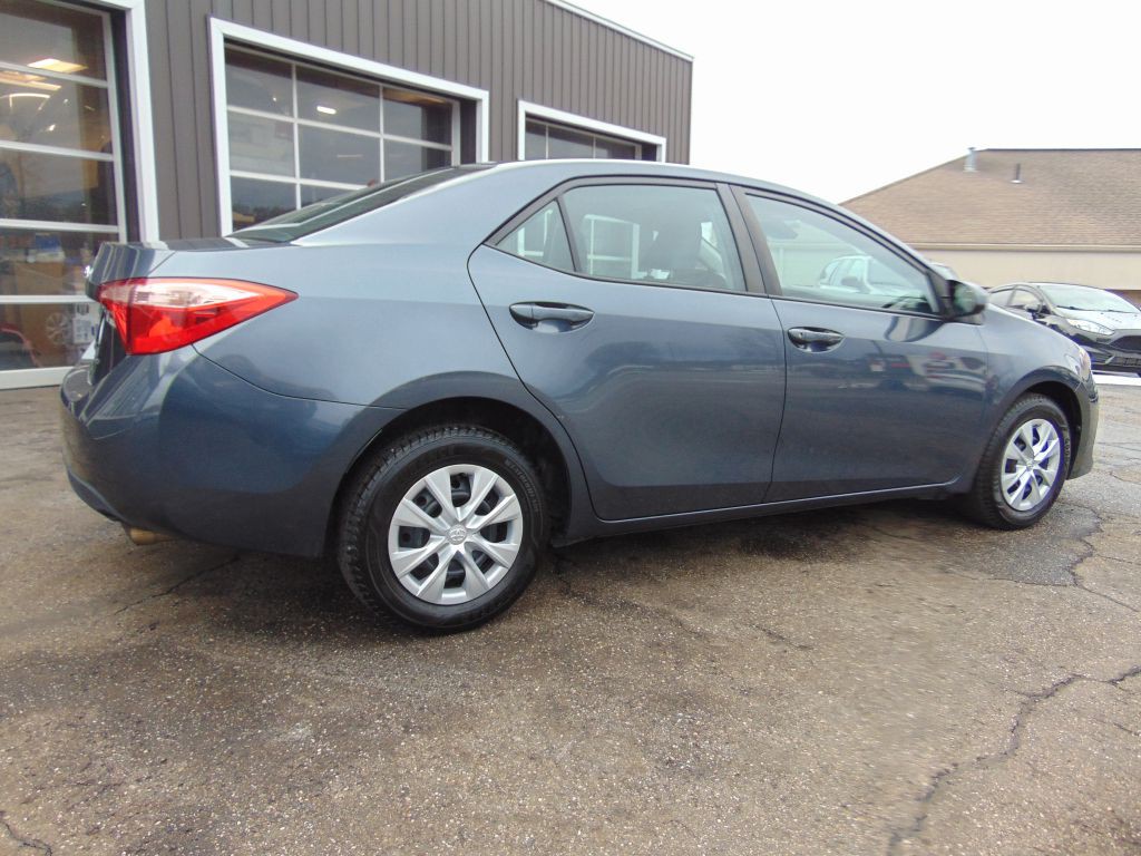 2017 Toyota Corolla Image 9