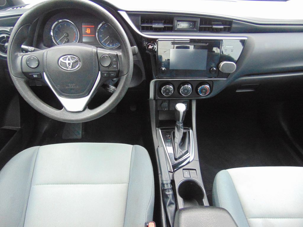 2017 Toyota Corolla Image 17