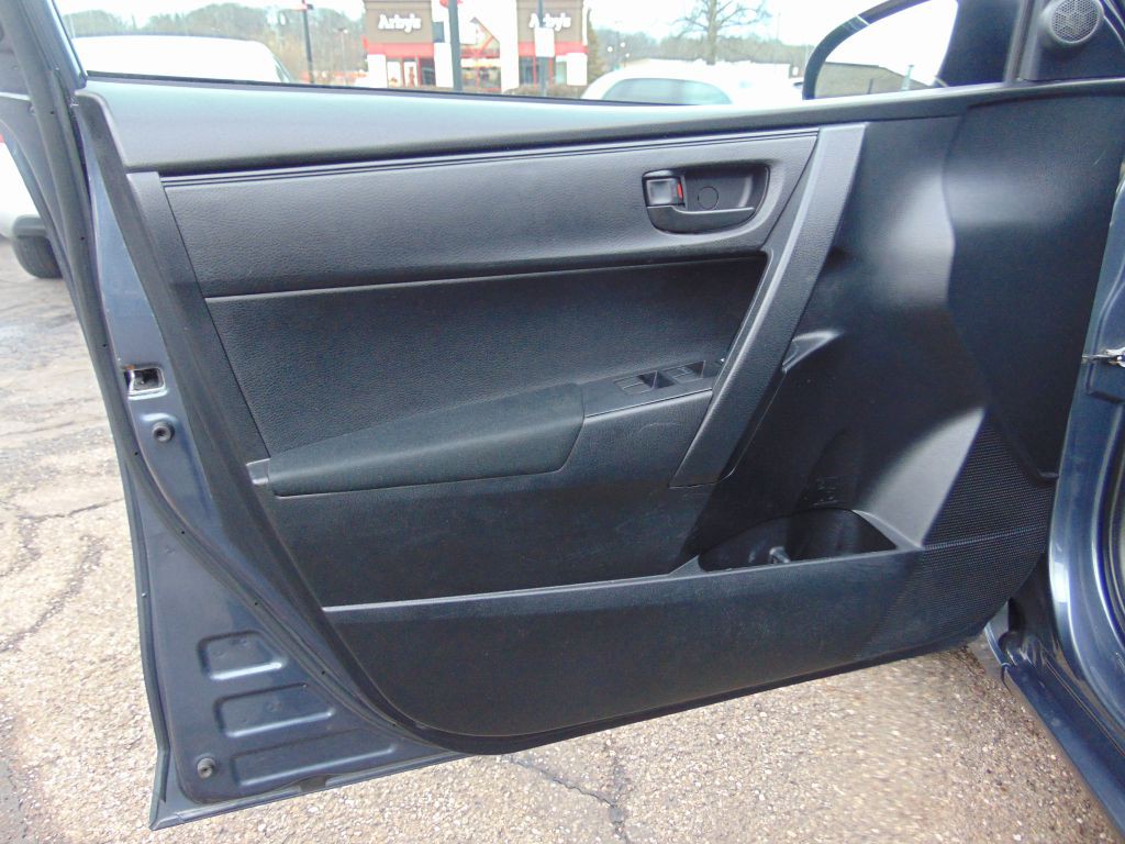 2017 Toyota Corolla Image 21