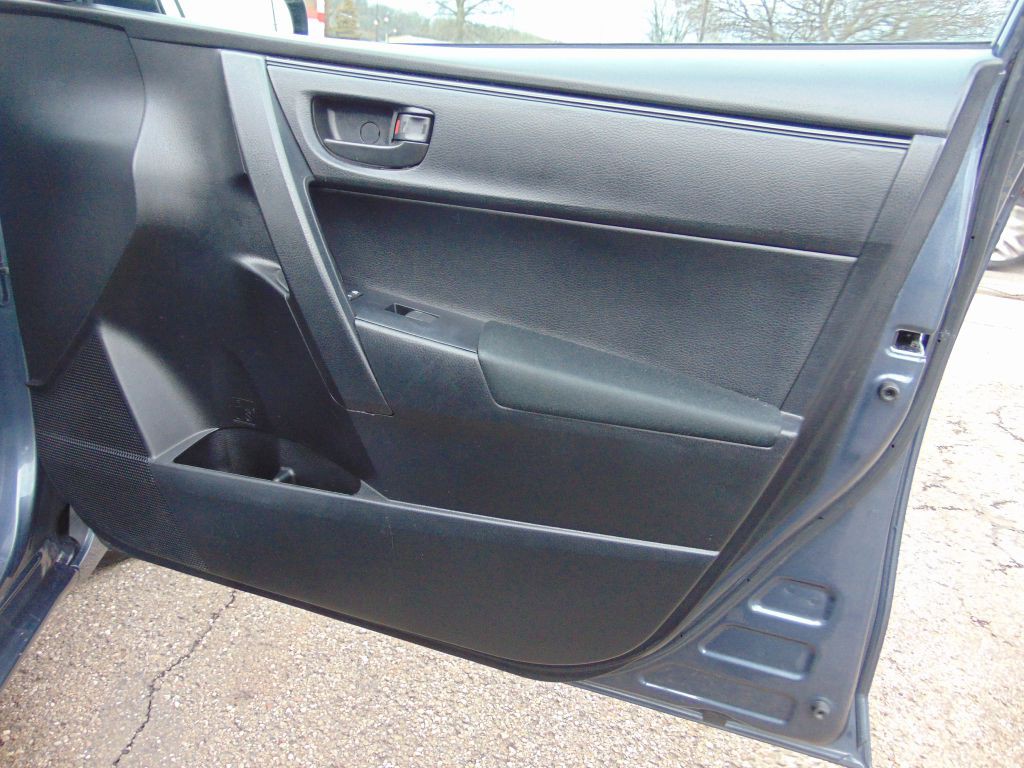 2017 Toyota Corolla Image 24