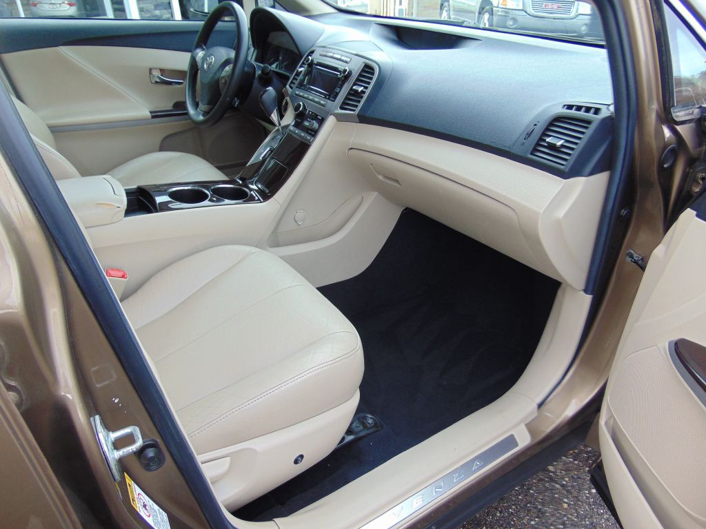 2010 Toyota Venza Image 5