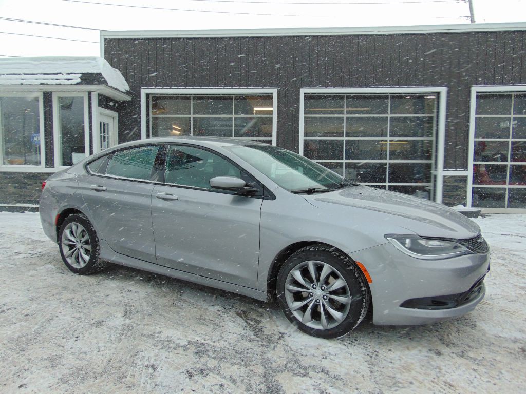 2015 Chrysler 200 Image 1