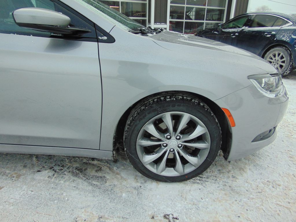 2015 Chrysler 200 Image 10